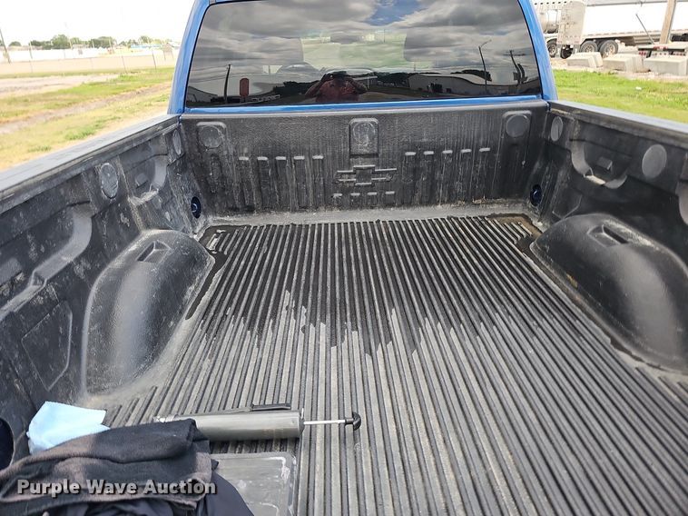 image for item DO2875 2017 Chevrolet Silverado 1500  Crew Cab pickup truck