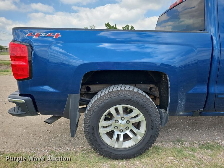image for item DO2875 2017 Chevrolet Silverado 1500  Crew Cab pickup truck
