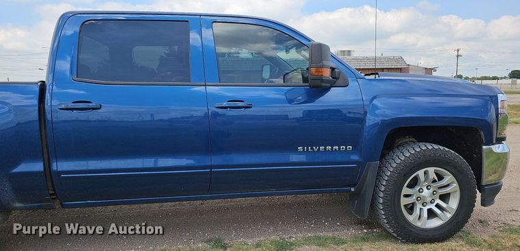 image for item DO2875 2017 Chevrolet Silverado 1500  Crew Cab pickup truck