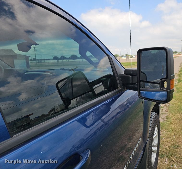 image for item DO2875 2017 Chevrolet Silverado 1500  Crew Cab pickup truck