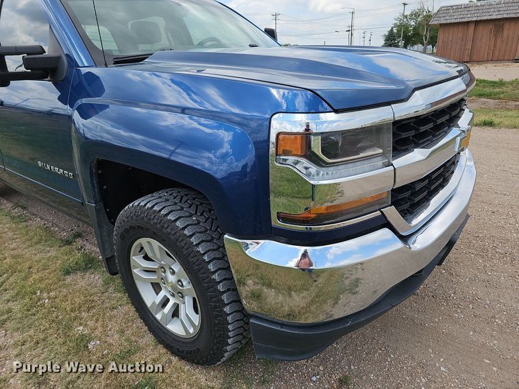 image for item DO2875 2017 Chevrolet Silverado 1500  Crew Cab pickup truck