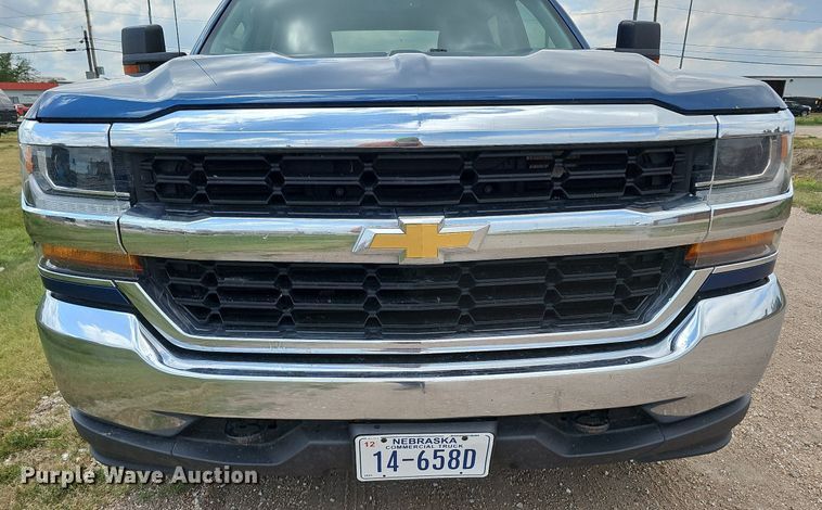 image for item DO2875 2017 Chevrolet Silverado 1500  Crew Cab pickup truck