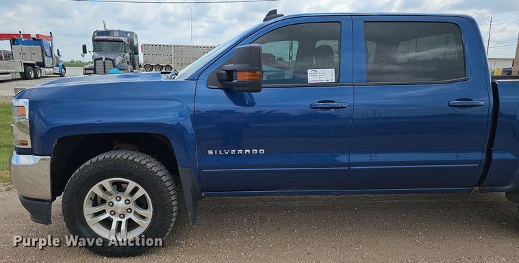 image for item DO2875 2017 Chevrolet Silverado 1500  Crew Cab pickup truck