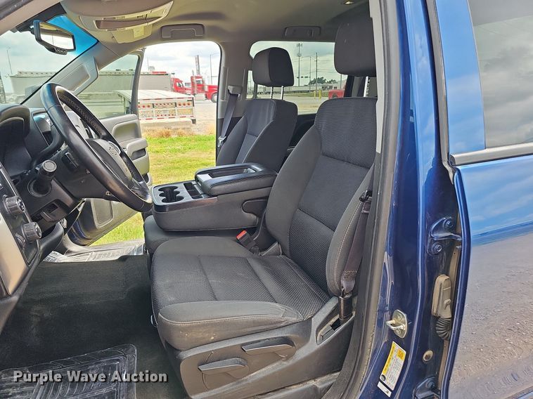 image for item DO2875 2017 Chevrolet Silverado 1500  Crew Cab pickup truck