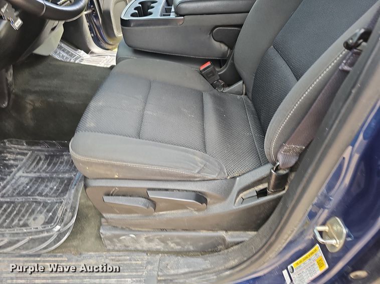 image for item DO2875 2017 Chevrolet Silverado 1500  Crew Cab pickup truck