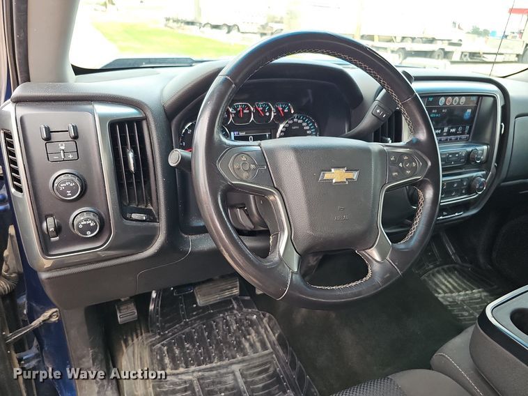 image for item DO2875 2017 Chevrolet Silverado 1500  Crew Cab pickup truck