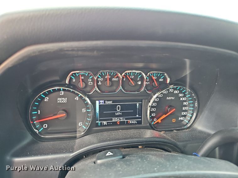 image for item DO2875 2017 Chevrolet Silverado 1500  Crew Cab pickup truck