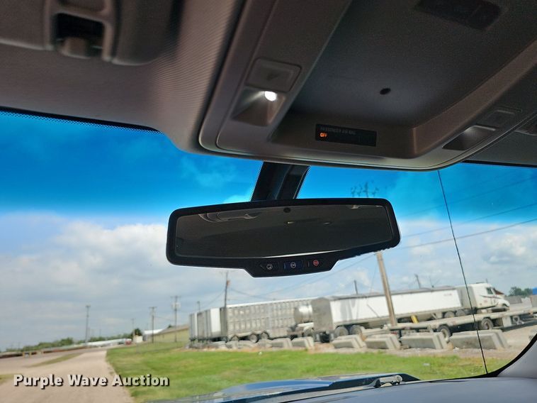 image for item DO2875 2017 Chevrolet Silverado 1500  Crew Cab pickup truck