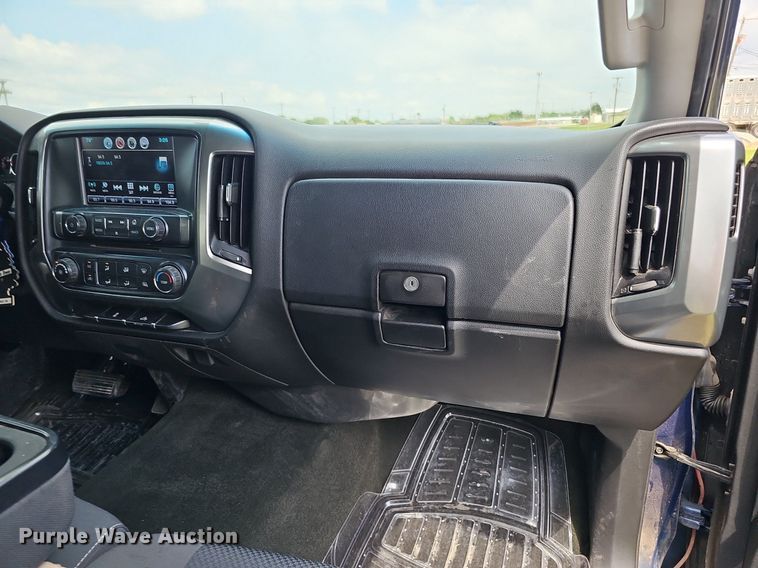 image for item DO2875 2017 Chevrolet Silverado 1500  Crew Cab pickup truck