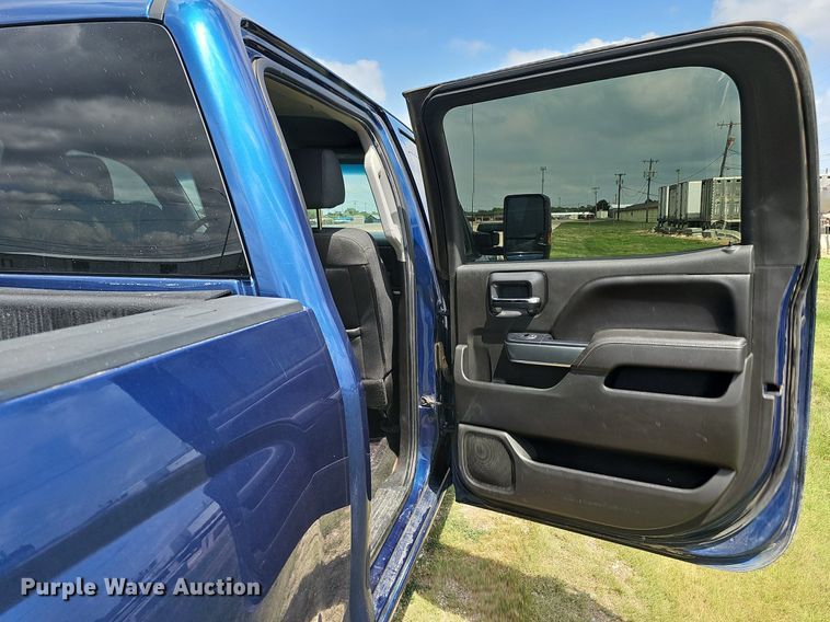 image for item DO2875 2017 Chevrolet Silverado 1500  Crew Cab pickup truck