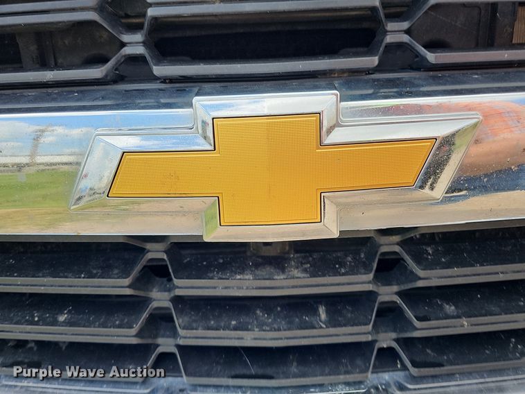 image for item DO2875 2017 Chevrolet Silverado 1500  Crew Cab pickup truck