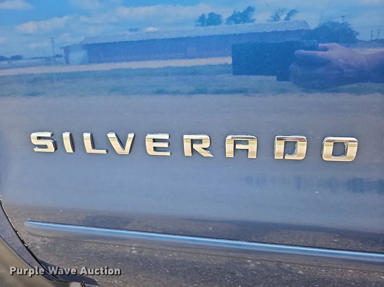 image for item DO2875 2017 Chevrolet Silverado 1500  Crew Cab pickup truck