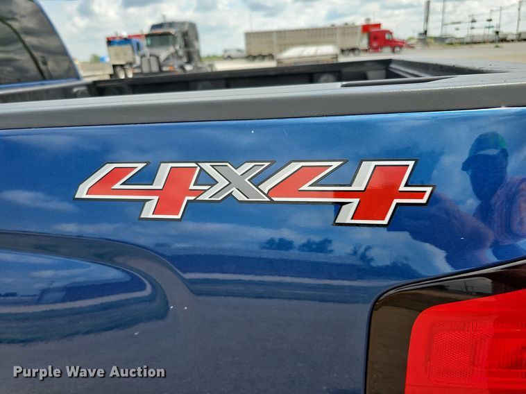 image for item DO2875 2017 Chevrolet Silverado 1500  Crew Cab pickup truck