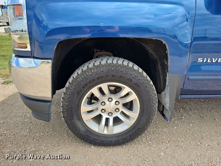 image for item DO2875 2017 Chevrolet Silverado 1500  Crew Cab pickup truck