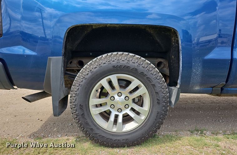 image for item DO2875 2017 Chevrolet Silverado 1500  Crew Cab pickup truck