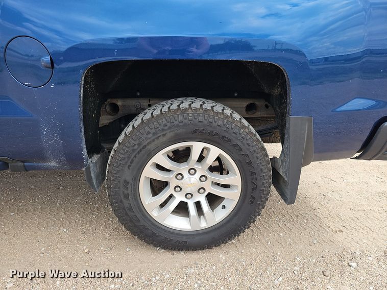 image for item DO2875 2017 Chevrolet Silverado 1500  Crew Cab pickup truck