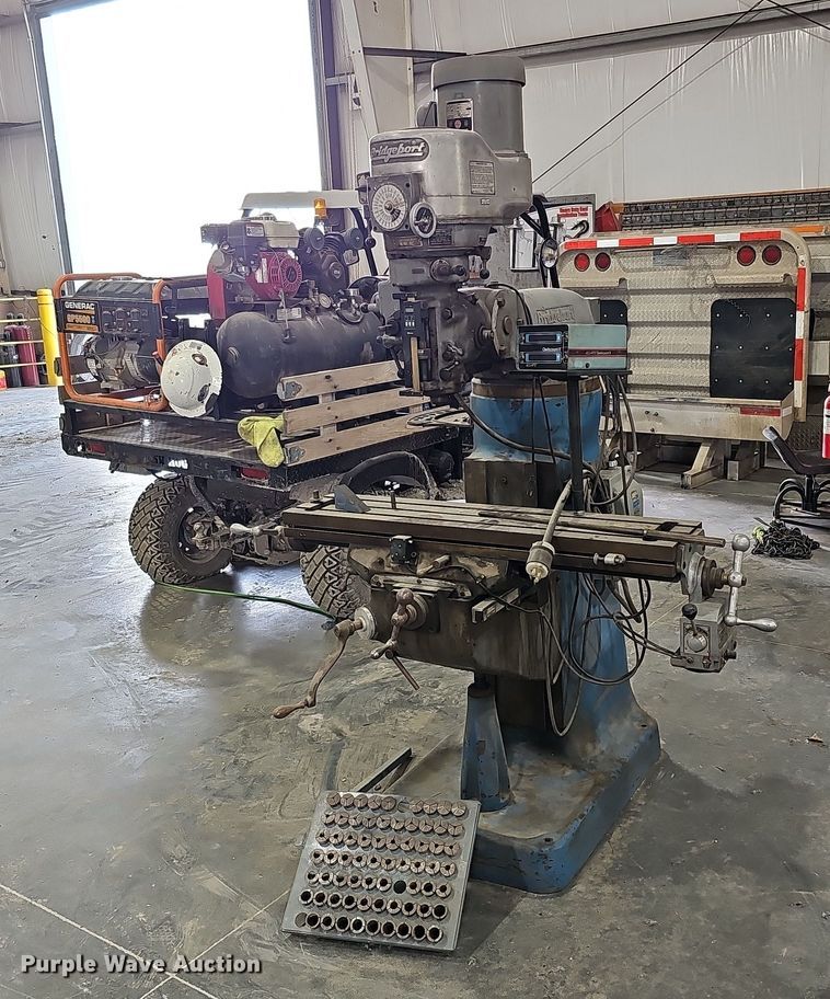 image for item DO2881 Bridgeport 44641  milling machine