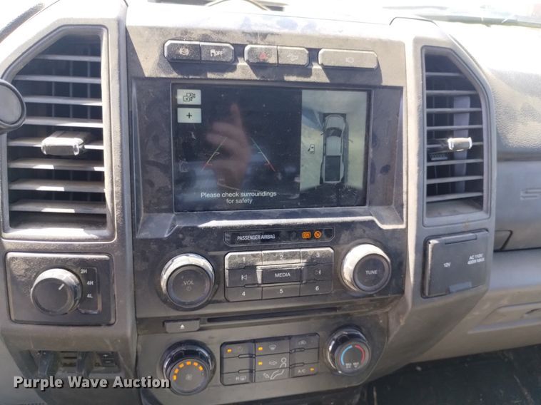 image for item DP3322 2018 Ford F450 Super Duty  Crew Cab flatbed truck