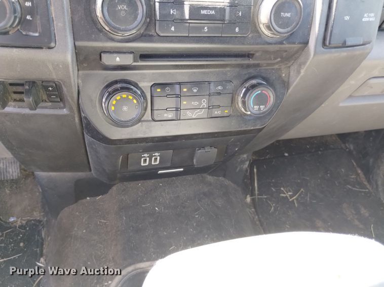 image for item DP3322 2018 Ford F450 Super Duty  Crew Cab flatbed truck