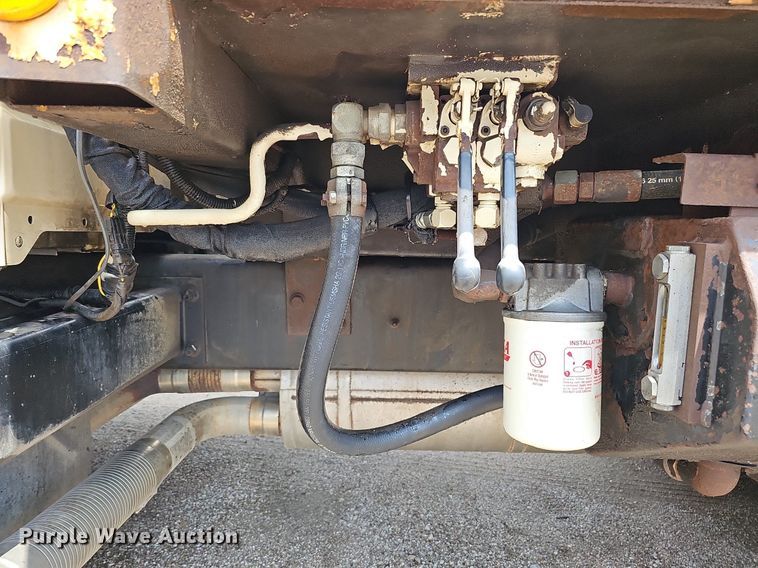 image for item DQ0088 2004 International 4300  refuse truck