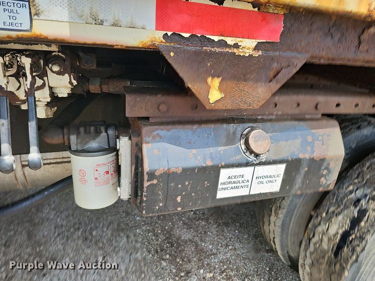 image for item DQ0088 2004 International 4300  refuse truck