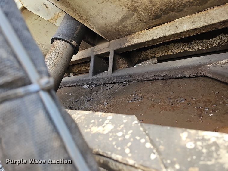 image for item DQ0088 2004 International 4300  refuse truck