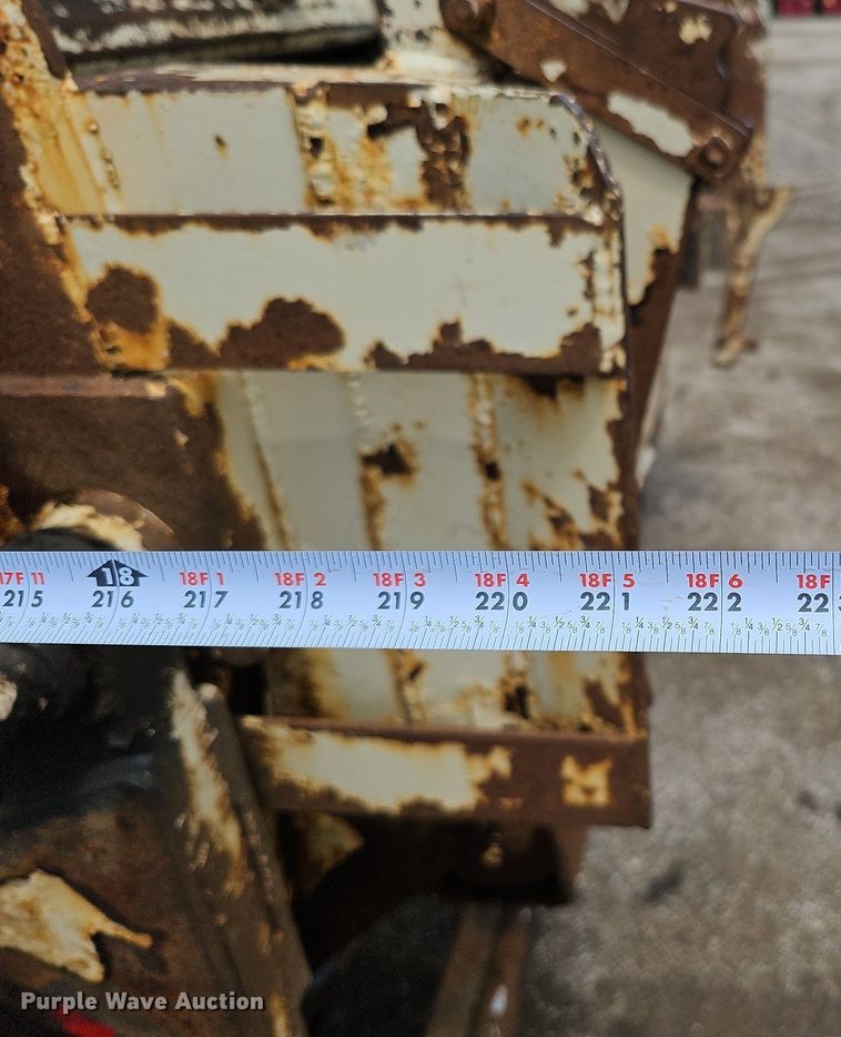 image for item DQ0088 2004 International 4300  refuse truck