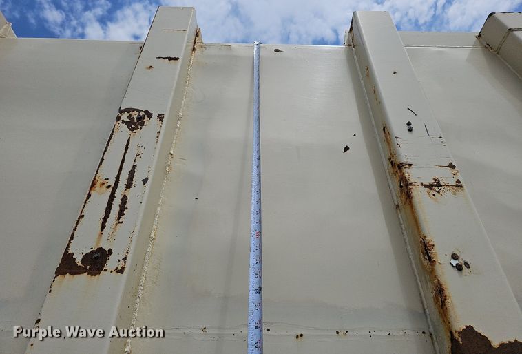 image for item DQ0088 2004 International 4300  refuse truck