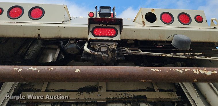 image for item DQ0088 2004 International 4300  refuse truck