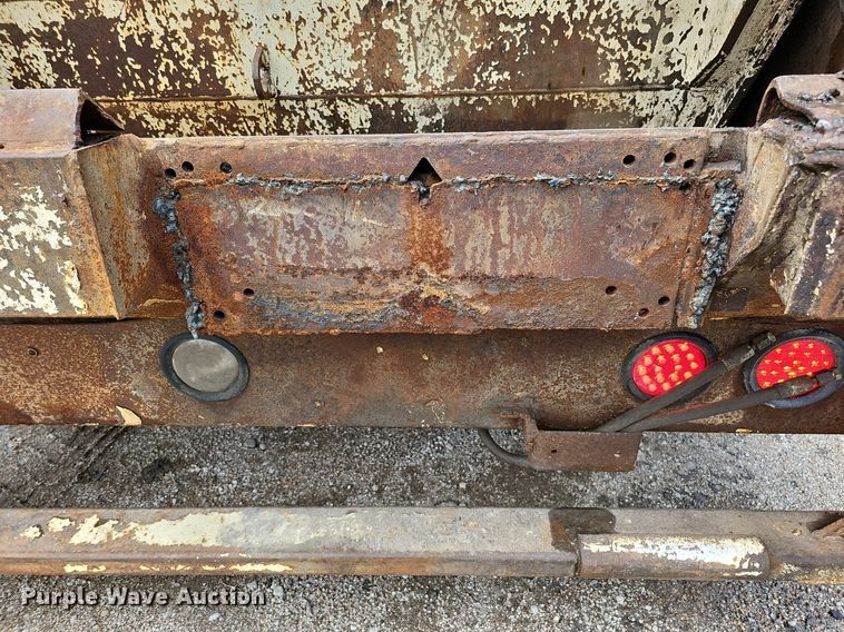 image for item DQ0088 2004 International 4300  refuse truck