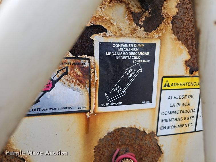 image for item DQ0088 2004 International 4300  refuse truck