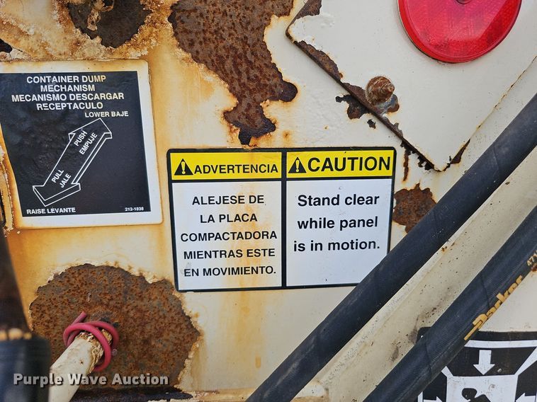 image for item DQ0088 2004 International 4300  refuse truck