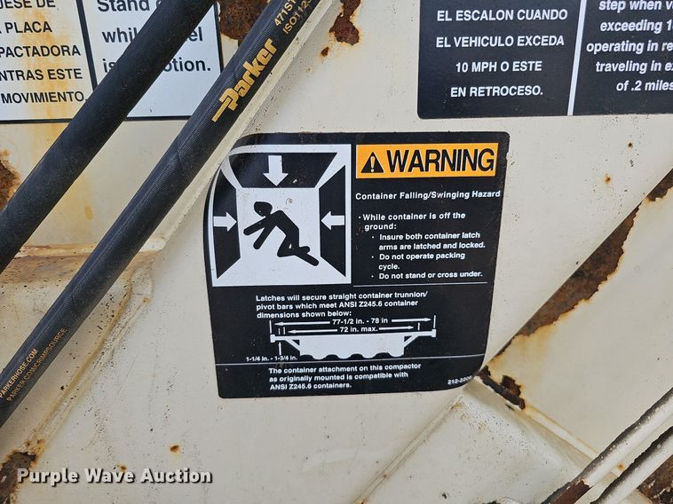 image for item DQ0088 2004 International 4300  refuse truck