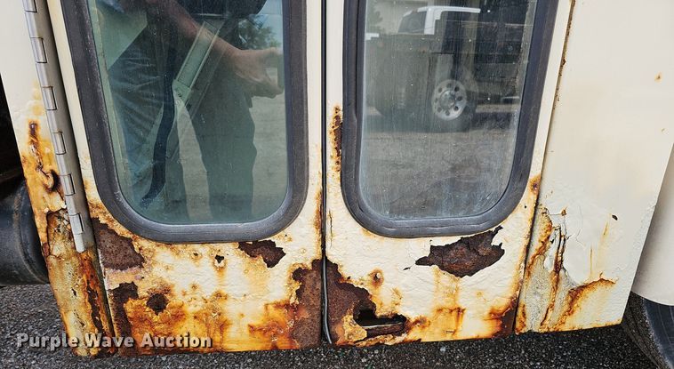 image for item DQ0088 2004 International 4300  refuse truck