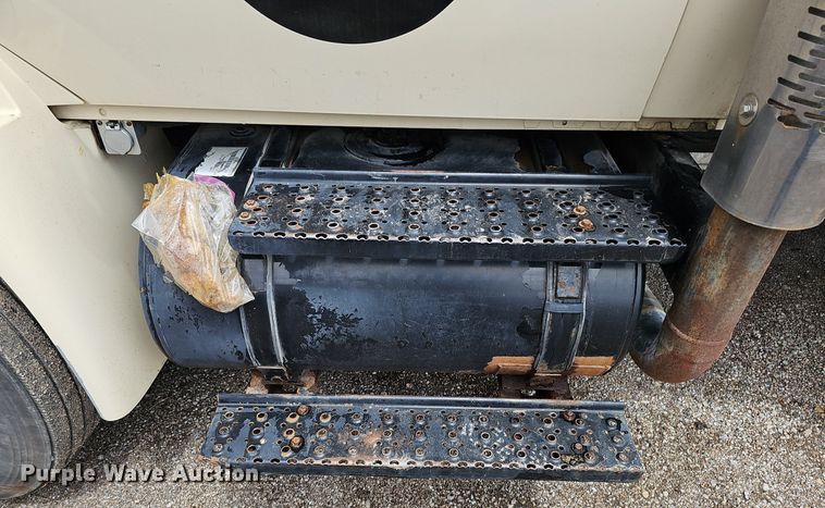 image for item DQ0088 2004 International 4300  refuse truck