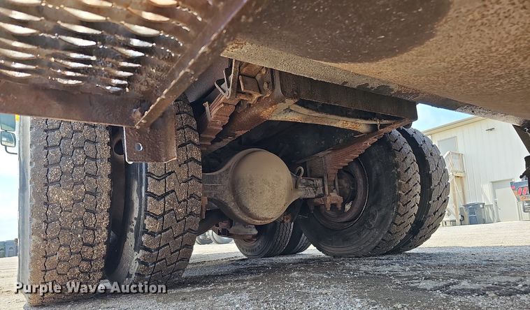 image for item DQ0088 2004 International 4300  refuse truck