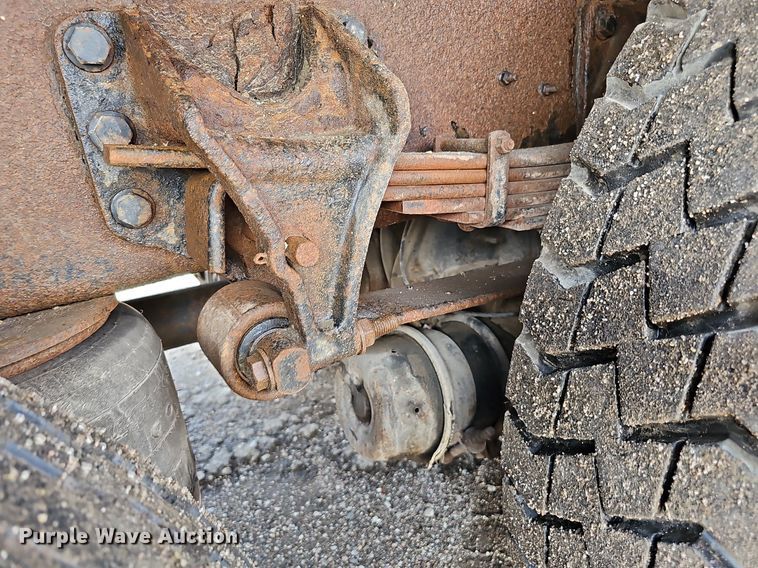 image for item DQ0088 2004 International 4300  refuse truck