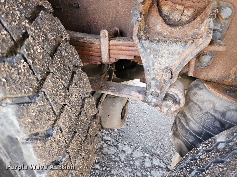 image for item DQ0088 2004 International 4300  refuse truck