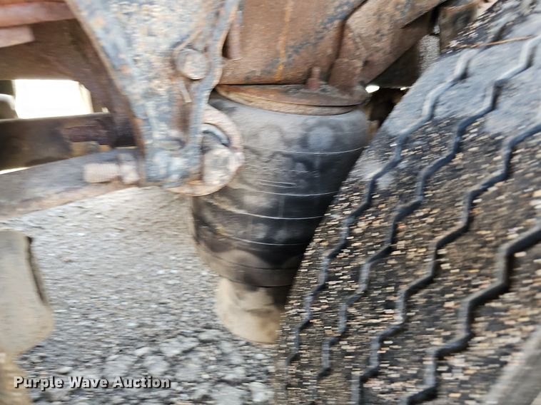 image for item DQ0088 2004 International 4300  refuse truck