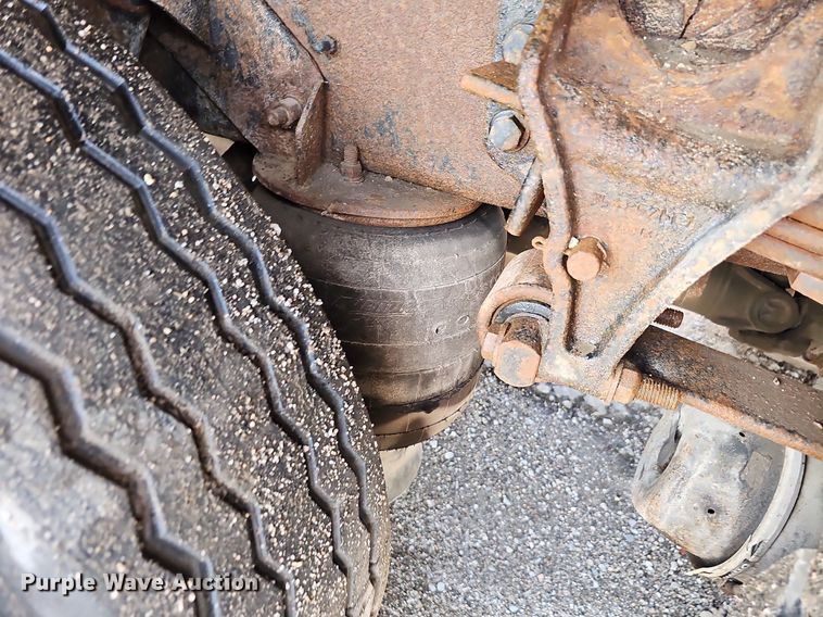 image for item DQ0088 2004 International 4300  refuse truck