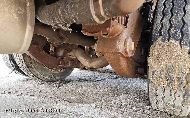 image for item DQ0088 2004 International 4300  refuse truck