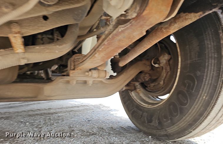 image for item DQ0088 2004 International 4300  refuse truck