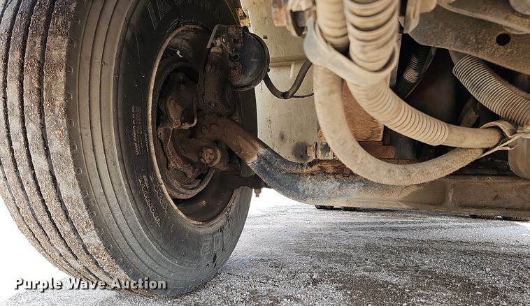 image for item DQ0088 2004 International 4300  refuse truck