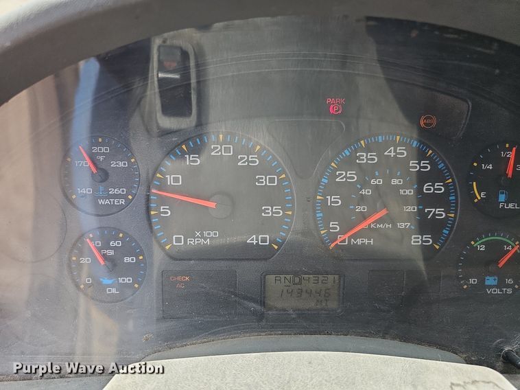 image for item DQ0088 2004 International 4300  refuse truck