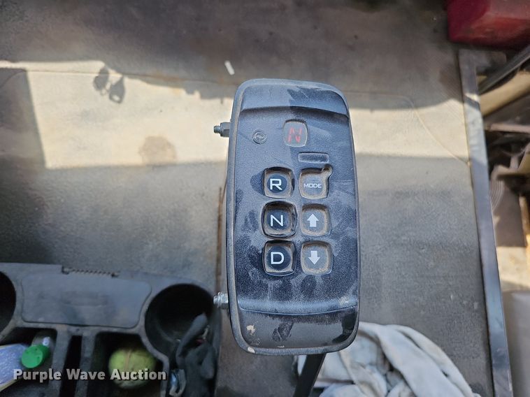 image for item DQ0088 2004 International 4300  refuse truck