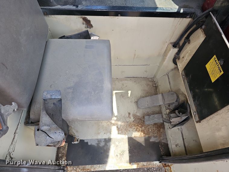 image for item DQ0088 2004 International 4300  refuse truck