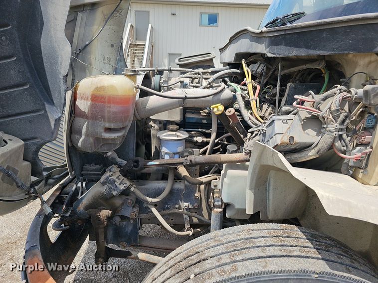 image for item DQ0088 2004 International 4300  refuse truck