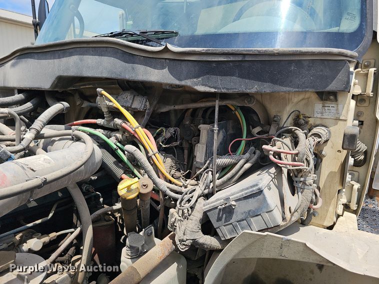 image for item DQ0088 2004 International 4300  refuse truck