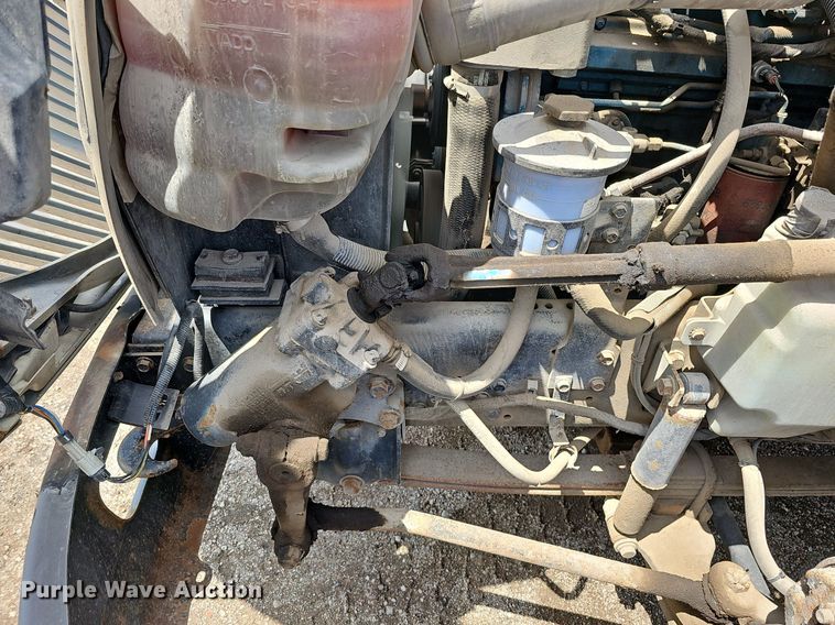 image for item DQ0088 2004 International 4300  refuse truck