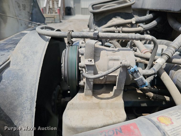 image for item DQ0088 2004 International 4300  refuse truck